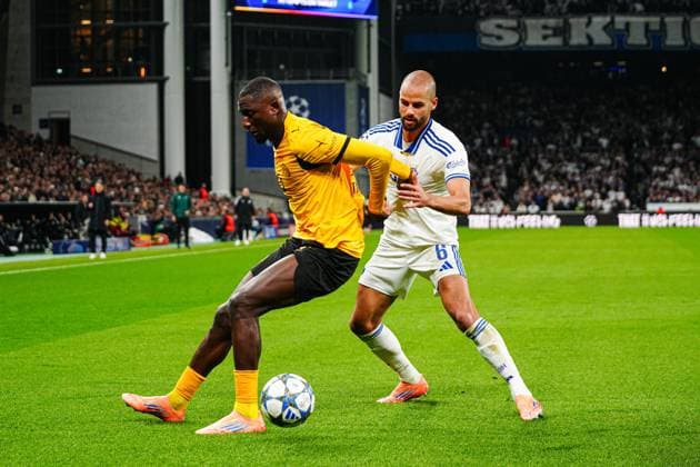 Serhou Guiassy Borussia Dortmund, 09 , Pantelis Hatzidiakos FC Copenhagen, 06 DEN, FC Copenhagen vs Borussia Dortmund, Football, UEFA Champions League, Matchday 3, 2025 2026 season, 21 10 2025 DEN, FC Copenhagen vs Borussia Dortmund, Football, UEFA Champions League, Matchday 3, 2025 2026 season, 21 10 2025 Copenhagen Copyright: xEibner-Pressefoto MarcelxvonxFehrnx EP_MFN