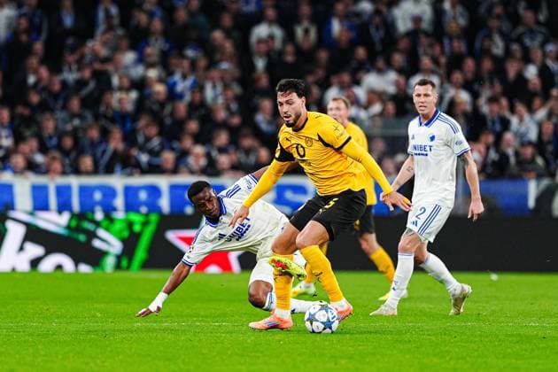 Youssoufa Moukoko FC Copenhagen, 09 , Ramy Bensebaini Borussia Dortmund, 05 DEN, FC Copenhagen vs Borussia Dortmund, Football, UEFA Champions League, Matchday 3, Season 2025 2026, 21 10 2025 DEN, FC Copenhagen vs Borussia Dortmund, Football, UEFA Champions League, Matchday 3, Season 2025 2026, 21 10 2025 Copenhagen Copyright: xEibner-Pressefoto MarcelxvonxFehrnx EP_MFN