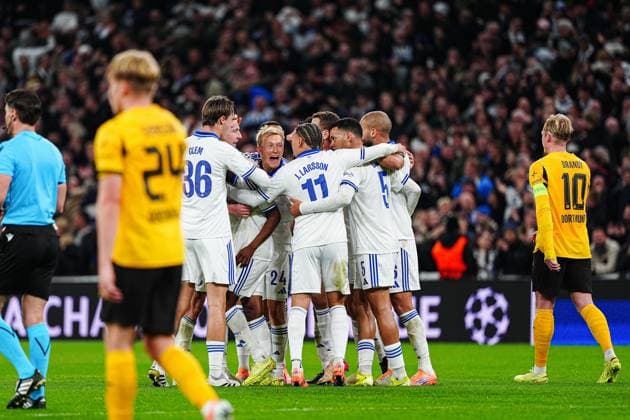 Goal celebration FC Copenhagen after scoring 1 1 by own goal Waldemar Anton Borussia Dortmund, 03 DEN, FC Copenhagen vs Borussia Dortmund, Football, UEFA Champions League, Matchday 3, Season 2025 2026, 21 10 2025 DEN, FC Copenhagen vs Borussia Dortmund, Football, UEFA Champions League, Matchday 3, Season 2025 2026, 21 10 2025 Copenhagen Copyright: xEibner-Pressefoto MarcelxvonxFehrnx EP_MFN