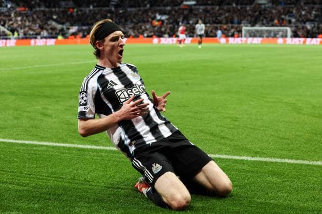 Newcastle Upon Tyne, England, 21st October 2025. Anthony Gordon of Newcastle United celebrates his goal to make it 1-0 during the Newcastle United vs Benfica UEFA Champions League match at St. James Park, Newcastle Upon Tyne. Picture credit should read: Nigel Roddis Sportimage EDITORIAL USE ONLY. No use with unauthorised audio, video, data, fixture lists, club league logos or live services. Online in-match use limited to 120 images, no video emulation. No use in betting, games or single club league player publications. SPI_028_NR_NEWC_BENF SPI-4229-0027