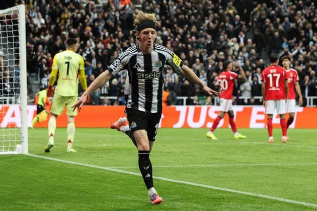 Newcastle Upon Tyne, England, 21st October 2025. Anthony Gordon of Newcastle United celebrates his goal to make it 1-0 during the Newcastle United vs Benfica UEFA Champions League match at St. James Park, Newcastle Upon Tyne. Picture credit should read: Nigel Roddis Sportimage EDITORIAL USE ONLY. No use with unauthorised audio, video, data, fixture lists, club league logos or live services. Online in-match use limited to 120 images, no video emulation. No use in betting, games or single club league player publications. SPI_029_NR_NEWC_BENF SPI-4229-0028