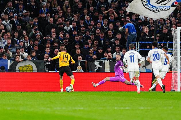 Goal kick Goal chance Maximilian Beier Borussia Dortmund, 14 , Dominik Kotarski FC Copenhagen, 01 DEN, FC Copenhagen vs Borussia Dortmund, Football, UEFA Champions League, Matchday 3, Season 2025 2026, 21 10 2025 DEN, FC Copenhagen vs Borussia Dortmund, Football, UEFA Champions League, Matchday 3, Season 2025 2026, 21 10 2025 Copenhagen Copyright: xEibner-Pressefoto MarcelxvonxFehrnx EP_MFN