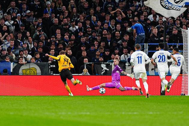 Goal kick Goal chance Maximilian Beier Borussia Dortmund, 14 , Dominik Kotarski FC Copenhagen, 01 DEN, FC Copenhagen vs Borussia Dortmund, Football, UEFA Champions League, Matchday 3, Season 2025 2026, 21 10 2025 DEN, FC Copenhagen vs Borussia Dortmund, Football, UEFA Champions League, Matchday 3, Season 2025 2026, 21 10 2025 Copenhagen Copyright: xEibner-Pressefoto MarcelxvonxFehrnx EP_MFN