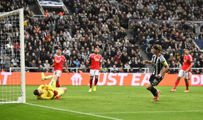 Anthony Gordon of Newcastle United scores their first goal Newcastle United v Benfica, UEFA Champions League, Group Stage, Football, St James Park, Newcastle, UK - 21 Oct 2025Newcastle St James Park United Kingdom EDITORIAL USE ONLY No use with unauthorised audio, video, data, fixture lists, club league logos or live services. Online in-match use limited to 120 images, no video emulation. No use in betting, games or single club league player publications.  Copyright: xRichardxLee Shutterstockx 15552303ao