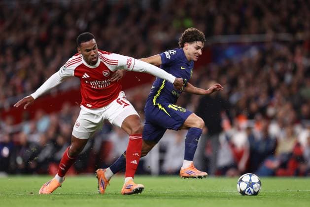 Arsenal v Atletico Madrid 21 October 2025, London - UEFA Champions League - League Stage - Arsenal v Atletico Madrid - Gabriel of Arsenal and Julian Alvarez of Atletico Madrid - Photo: Jacques Feeney Offside. London UK  Copyright: xJacquesxFeeneyx xOffsidexOffside