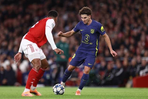 Arsenal gegen Atletico Madrid 21. Oktober 2025, London UEFA-Champions-League-Phase Arsenal gegen Atletico Madrid Julian Alvarez von Atletico Madrid Foto Jacques Feeney Abseits London UK  Copyright: xJacquesxFeeneyx xOffsidexOffside