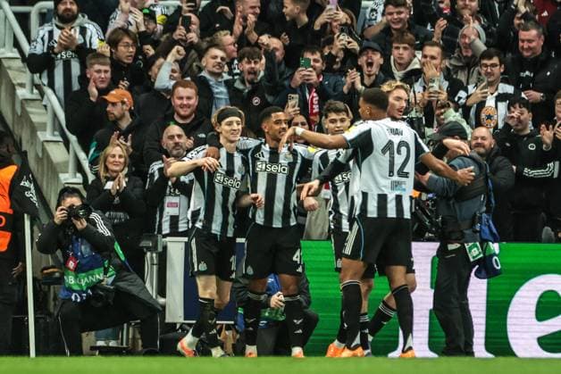 UEFA Champions League Matchday 3 of 8 Newcastle United v Benfica Anthony Gordon of Newcastle United celebrates his goal to make it 1-0 during the UEFA Champions League Matchday 3 of 8 Newcastle United vs Benfica at St. James s Park, Newcastle, United Kingdom, 21st October 2025 (Photo by Mark Cosgrove News Images) Newcastle St. James s Park Tyne and Wear United Kingdom Copyright: xMarkxCosgrove NewsxImagesx