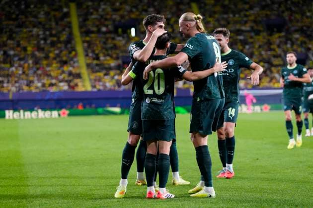 Villarreal CF v Manchester City - UEFA Champions League 2025 26 League Phase MD3 Bernardo Silva attacking midfield of Manchester City and Portugal celebrates after scoring his sides first goal during the UEFA Champions League 2025 26 League Phase MD3 match between Villarreal CF and Manchester City at Estadio de la Ceramica on October 21, 2025 in Villarreal, Spain. Villarreal Castellon Spain  Copyright: xJosexBretonx originalFilename:bretonhernandez-villarre251021_npb9F.jpg