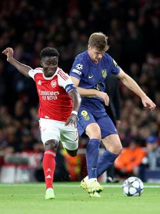 Arsenal FC v Atletico de Madrid - UEFA Champions League 2025 26 League Phase MD3 Bukayo Saka of Arsenal and Alexander Sorloth of Atletico Madrid challenge during the UEFA Champions League 2025 26 League Phase MD3 match between Arsenal FC and Atletico de Madrid at Arsenal Stadium on October 21, 2025 in London, England. London Arsenal Stadium England United Kingdom Copyright: xNealxSimpson Sportsphoto APLx 14139298