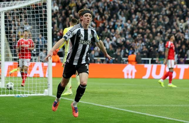 Newcastle United FC v SL Benfica - UEFA Champions League 2025 26 League Phase MD3 Anthony Gordon of Newcastle United celebrates 1st goal during the UEFA Champions League 2025 26 League Phase MD3 match between Newcastle United FC and SL Benfica at St James Park on October 21, 2025 in Newcastle upon Tyne, England. Newcastle upon Tyne St. James Park England United Kingdom Copyright: xEdxSykes Sportsphoto APLx 14139300