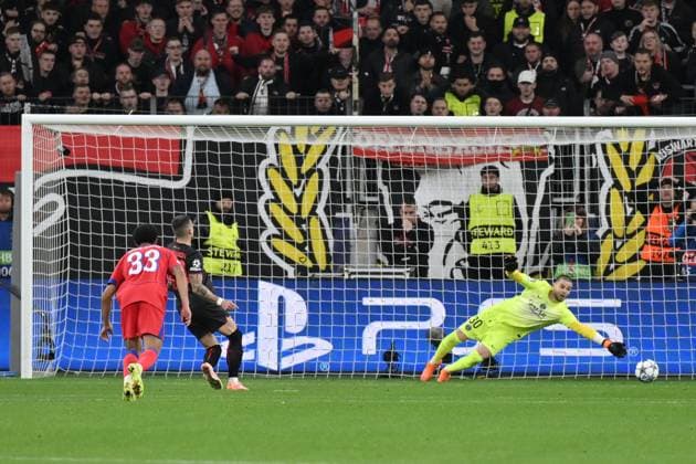 Aleix Garcia Bayer 04 Leverkusen converts the penalty to 1 1 21 10 2025, Football, UEFA Champions League 2025 2026, Matchday 3, Bayer 04 Leverkusen Paris St Germain UEFA regulations prohibit any use of photographs as image sequences and or quasi video Leverkusen BayArena Nordrhein Westfalen Germany Team2