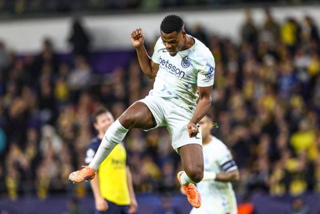 Inter s Denzel Dumfries celebrates after scoring during a soccer game between Belgian Royale Union Saint-Gilloise and Italian Internazionale Milano, Tuesday 21 October 2025 in Brussels, on the third day of the League phase of the UEFA Champions League tournament. BRUNOxFAHY  x137536435x
