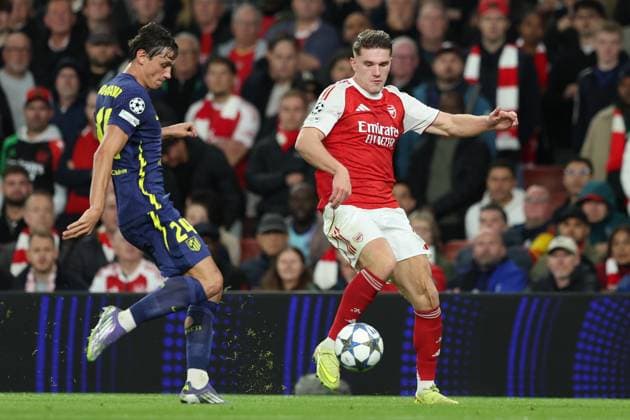 London, England, 21st October 2025. Robin Le Normand of Atletico Madrid and Viktor Gyokeres of Arsenal challenge for the ball during the Arsenal vs Atletico Madrid UEFA Champions League match at the Emirates Stadium, London. Picture credit should read: Kieran Cleeves Sportimage EDITORIAL USE ONLY. No use with unauthorised audio, video, data, fixture lists, club league logos or live services. Online in-match use limited to 120 images, no video emulation. No use in betting, games or single club league player publications. SPI_037_KC_Arsenal_v_Atletico_Madrid SPI-4228-0038
