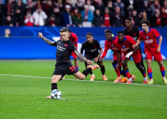 Leverkusen, Bayarena, 21 10 2025 Alejandro Grimaldo of Leverkusen misses the penalty during the Championsleague match Bayer 04 Leverkusen vs Paris St Germain