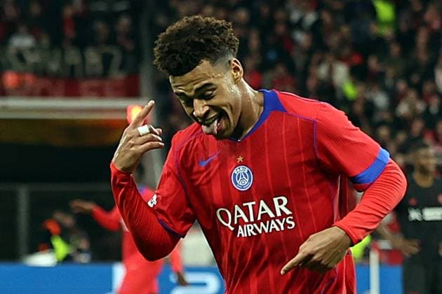 21 10 2025, xrekx, Football UEFA Champions League, Bayer 04 Leverkusen Paris St Germain PSG v l Goal celebration after the goal to celebrate the goal celebrate 1 4 by DÃ sirÃ DouÃ FC Paris Saint Germain DFL DFB REGULATIONS PROHIBIT ANY USE OF PHOTOGRAPHS as IMAGE SEQUENCES and or QUASI VIDEO Leverkusen