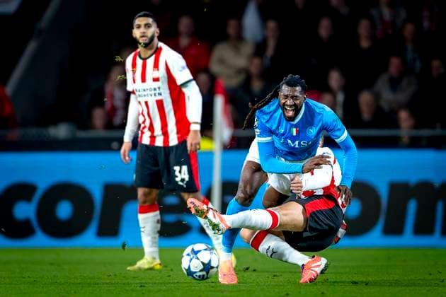 SSC Napoli midfielder Frank Anguissa, PSV Eindhoven midfielder Joey Veerman during the match PSV Eindhoven vs SSC Napoli at the Philips stadium for the Champions League - League phase - Matchday 3 season 2025-2026 in EINDHOVEN, Netherlands on 21 oktober 2025, (photo by Marcel van Dorst EYE4images DeFodi Images) SSC Napoli midfielder Frank Anguissa, PSV Eindhoven midfielder Joey Veerman during the match PSV Eindhoven vs SSC Napoli at the Philips stadium for the Champions League League phase Matchday 3 season 2025 2026 in EINDHOVEN, Netherlands on 21 oktober 2025, photo by Marcel van Dorst EYE4images DeFodi Images