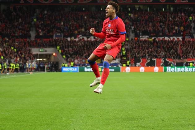 21 10 2025, xrekx, Football UEFA Champions League, Bayer 04 Leverkusen Paris St Germain PSG v l Goal celebration after the goal to celebrate the goal celebrate 1 4 by DÃ sirÃ DouÃ FC Paris Saint Germain DFL DFB REGULATIONS PROHIBIT ANY USE OF PHOTOGRAPHS as IMAGE SEQUENCES and or QUASI VIDEO Leverkusen