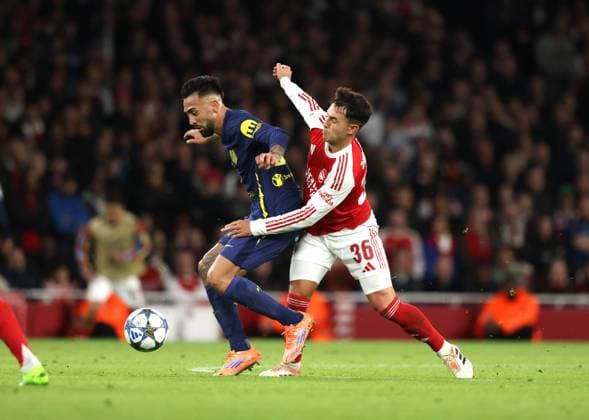 Nicolas Gonzalez (AM) Martin Zubimendi (A) at the Arsenal v Atletico Madrid UEFA Champions League match, at the Emirates Stadium, London, UK on 21st October, 2025. 