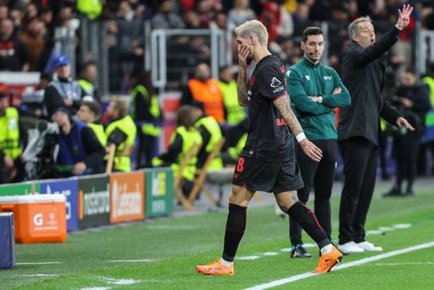 Champions League Bayer 04 Leverkusen Paris Saint Germain on 21 10 2025 at the BayArena in Leverkusen Robert Andrich Leverkusen 8 leaves the pitch disappointed after the red card MH