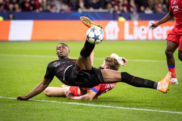 UEFA Champions League, Bayer 04 Leverkusen vs Paris Saint Germain, 21 10 2025 LEVERKUSEN, GERMANY OCTOBER 21 Christian Kofane Bayer 04 Leverkusen, 35 fouled by Illia Zabarnyv Paris St Germain, 6 in the box, causing a penalty during the UEFA Champions League match on gameday 3 between Bayer 04 Leverkusen vs Paris Saint Germain at BayArena on October 21, 2025 in Leverkusen, Germany DFL REGULATIONS PROHIBIT ANY USE OF PHOTOGRAPHS AS IMAGE SEQUENCES AND OR QUASI VIDEO Copyright: xBEAUTIFULxSPORTS AxelxKohringx
