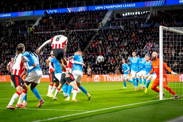 PSV Eindhoven defender Ryan Flamingo, SSC Napoli goalkeeper Vanja Milinkovic-Savic during the match PSV Eindhoven vs SSC Napoli at the Philips stadium for the Champions League - League phase - Matchday 3 season 2025-2026 in EINDHOVEN, Netherlands on 21 oktober 2025, (photo by Marcel van Dorst EYE4images DeFodi Images) PSV Eindhoven defender Ryan Flamingo, SSC Napoli goalkeeper Vanja Milinkovic Savic during the match PSV Eindhoven vs SSC Napoli at the Philips stadium for the Champions League League phase Matchday 3 season 2025 2026 in EINDHOVEN, Netherlands on 21 oktober 2025, photo by Marcel van Dorst EYE4images DeFodi Images