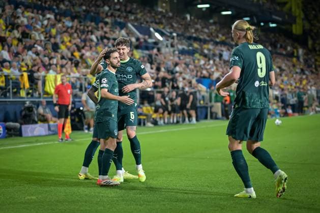 Bernardo Silva Manchester City celebrates after scoring his team s goal with team mates during a UEFA Champions League match between Villarreal FC and Manchester City at Estadio de La Ceramica in Villarreal, , Spain, on October 21 2025 Photo by Felipe Mondino Copyright: x@FELIPExMONDINOx