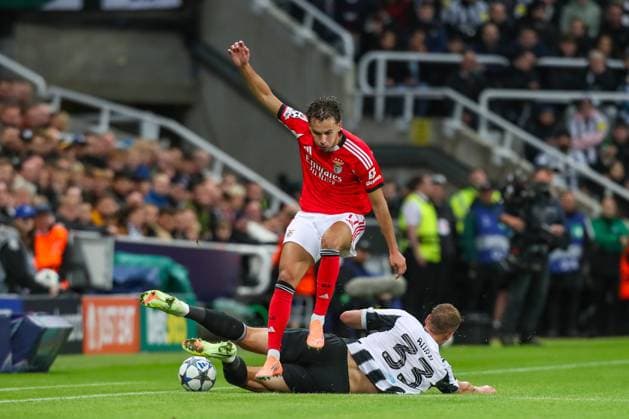Newcastle United UEFA Champions League Dan Burn Of Newcastle United slide tackles Amar DediÄ‡ Of Benfica during the Newcastle United v S.L Benfica UEFA Champions League Round 1 League stage match at St. James Park, Newcastle Upon Tyne, England on 21 October 2025 Credit: Lee Keuneke Every Second Media Editorial use only. All images are copyright Every Second Media Limited. No images may be reproduced without prior permission. Copyright: xIMAGO EveryxSecondxMediax ESM-1628-0042 LeexKeunekex xEveryxSecondxMediax