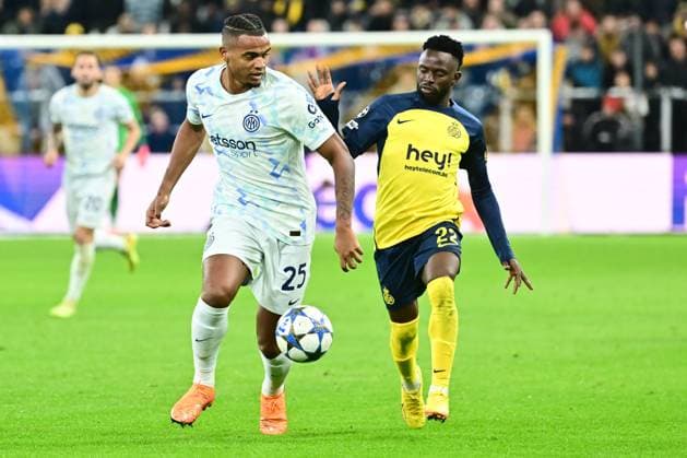 Royale Union Saint-Gilloise v Inter Milan - UEFA Champions League BRUSSELS, BELGIUM - OCTOBER 21 : Niang Ousseynou midfielder of Union Saint-Gilloise and Akanji Manuel defender of FC Internazionale Milano in action during the UEFA Champions League 2025 26 League Phase MD3 match between Royale Union Saint-Gilloise and Inter Milan on October 21, 2025 in Brussels, Belgium, 21 10 2025 Brussels Belgium  Copyright: xPeterxDexVoechtx
