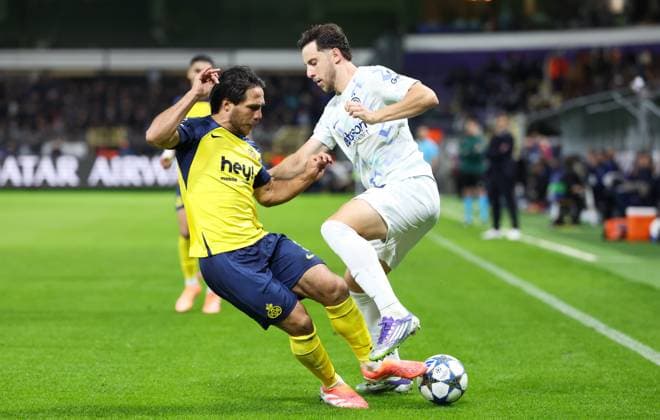 Union s Kevin Mac Allister and Inter s Carlos Augusto fight for the ball during a soccer game between Belgian Royale Union Saint-Gilloise and Italian Internazionale Milano, Tuesday 21 October 2025 in Brussels, on the third day of the League phase of the UEFA Champions League tournament. VIRGINIExLEFOUR  x137538927x