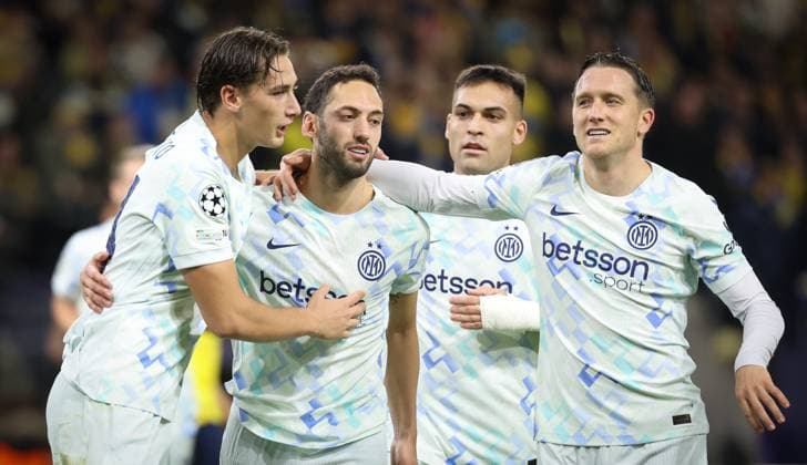 Inter s Hakan Calhanoglu celebrates after scoring during a soccer game between Belgian Royale Union Saint-Gilloise and Italian Internazionale Milano, Tuesday 21 October 2025 in Brussels, on the third day of the League phase of the UEFA Champions League tournament. VIRGINIExLEFOUR  x137539486x