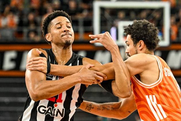 GER, EuroCup, ratiopharm Ulm vs Besiktas GAIN Istanbul 21 10 2025, ratiopharm arena, Neu Ulm, GER, EuroCup, ratiopharm Ulm vs Besiktas GAIN Istanbul, pictured Antony Brown Istanbul, 21 , Len Schoormann Ulm, 1 nordphotoxGmbHx xHafner nph00200