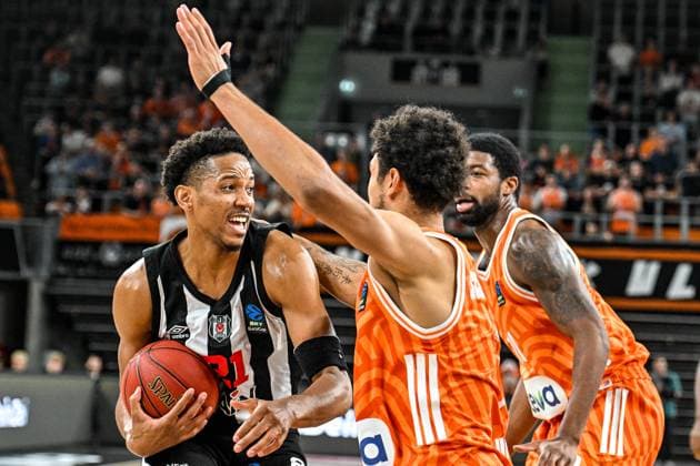 GER, EuroCup, ratiopharm Ulm vs Besiktas GAIN Istanbul 21 10 2025, ratiopharm arena, Neu Ulm, GER, EuroCup, ratiopharm Ulm vs Besiktas GAIN Istanbul, pictured Antony Brown Istanbul, 21 , Len Schoormann Ulm, 1 , Malik Osborne Ulm, 10 nordphotoxGmbHx xHafner nph00200