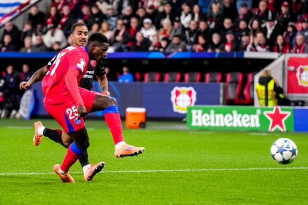 LEVERKUSEN, GERMANY - OCTOBER 21: Nuno Mendes of Paris Saint-Germain shoots to score his team s fifth goal during the UEFA Champions League 2025 26 League Phase MD3 match between Bayer 04 Leverkusen and Paris Saint-Germain at BayArena on October 21, 2025 in Leverkusen, Germany. (Photo by Rene Nijhuis) SPO  Copyright: xRenexNijhuis