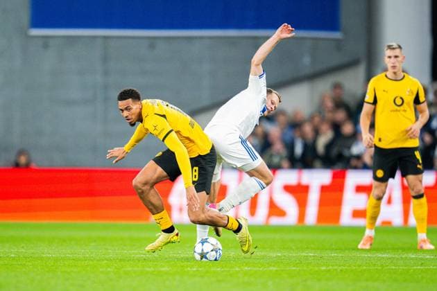 21 10 2025 Football, 2025 2026, Champions League, Matchday 3, FC Copenhagen Borussia Dortmund L R Felix Nmecha Dortmund , Viktor Claesson Copenhagen