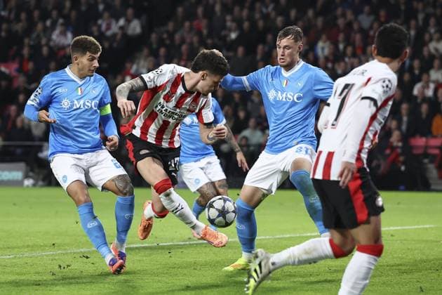 EINDHOVEN , 21-10-2025 , Philips Stadium , season 2025 2026 , UEFA Champions League football , League phase Matchday 3 , match between PSV and Napoli , picture shows PSV goal scored by PSV player Dennis Man PSV - Napoli  x31630919x Copyright: