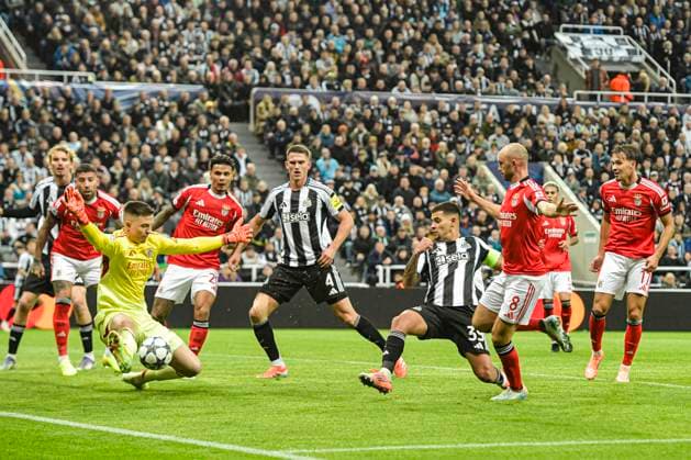 Newcastle United v Benfica UEFA Champions League Bruno Guimaraes of Newcastle United shoots as Anatoliy Trubin of Benfica makes a save during the UEFA Champions League match at St. James s Park, Newcastle UK Newspapers OUT Copyright: xJamiexJohnstonx FIL-22383-0065