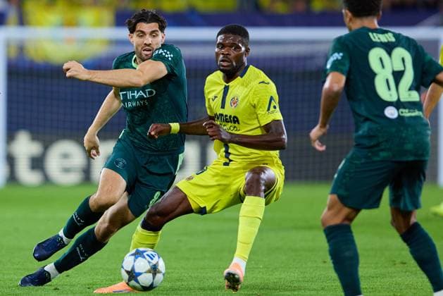 Villarreal CF v Manchester City - UEFA Champions League 2025 26 League Phase MD3 VILLARREAL, SPAIN - OCTOBER 21: Mateo Kovacic of Manchester City competes for the ball with Thomas Partey Attacking Midfield of Villarreal CF during the UEFA Champions League 2025 26 League Phase MD3 match between Villarreal CF and Manchester City at Estadio de la Ceramica on October 21, 2025 in Villarreal, Spain. (Photo by Jose Torres Photo Players Images Magara Press) Villarreal Estadio de la Ceramica Spain Copyright: xJosexTorresx