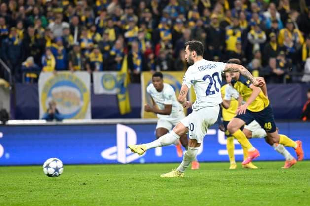 Royale Union Saint-Gilloise v Inter Milan - UEFA Champions League BRUSSELS, BELGIUM - OCTOBER 21 : Calhanoglu Hakan midfielder of FC Internazionale Milano scoring a goal during the UEFA Champions League 2025 26 League Phase MD3 match between Royale Union Saint-Gilloise and Inter Milan on October 21, 2025 in Brussels, Belgium, 21 10 2025 Brussels Belgium  Copyright: xNicoxVereeckenx