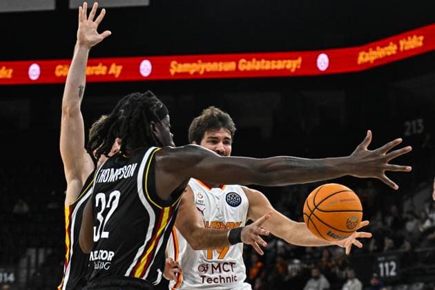 Galatasaray MCT Technic v Wurzburg Baskets - Basketball FIBA Champions League ISTANBUL, TURKIYE - OCTOBER 21: Galatasaray MCT Technic’s Bugrahan Tuncer in action against Charles Thompson (32) of Wurzburg Baskets during the Basketball FIBA Champions League Group E match between Galatasaray MCT Technic and Wurzburg Baskets in Istanbul, Turkiye, on October 21, 2025. Muhammed Enes Yildirim Anadolu Istanbul Turkey. Editorial use only. Please get in touch for any other usage.  Copyright: x2025xAnadoluxMuhammedxEnesxYÄ±ldÄ±rÄ±mx