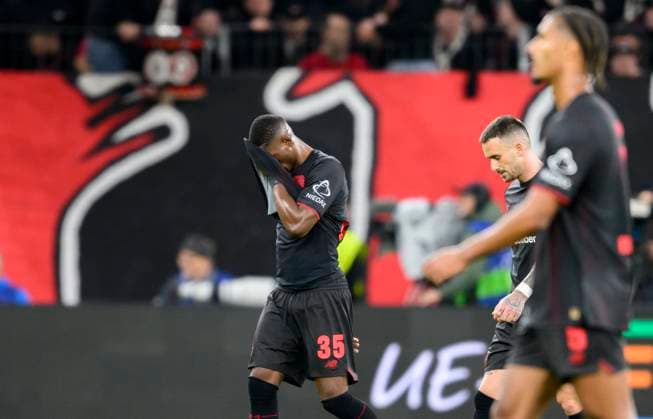 Frustration at f l Christian Kofane Bayer Leverkusen , Aleix Garcia Bayer Leverkusen , Loïc Badï