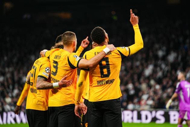 Goal celebration Borussia Dortmund after scoring 1 3 Felix Nmecha Borussia Dortmund, 08 DEN, FC Copenhagen vs Borussia Dortmund, Football, UEFA Champions League, Matchday 3, 2025 2026 season, 21 10 2025 DEN, FC Copenhagen vs Borussia Dortmund, Football, UEFA Champions League, Matchday 3, 2025 2026 season, 21 10 2025 Copenhagen Copyright: xEibner-Pressefoto MarcelxvonxFehrnx EP_MFN