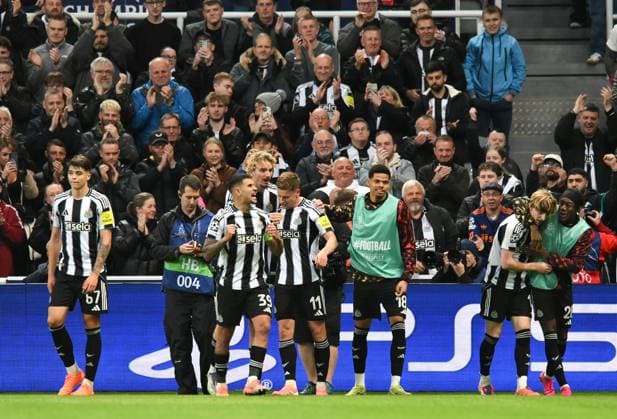 Harvey Barnes of Newcastle United celebrates scoring their third goal Newcastle United v Benfica, UEFA Champions League, Group Stage, Football, St James Park, Newcastle, UK - 21 Oct 2025Newcastle St James Park United Kingdom EDITORIAL USE ONLY No use with unauthorised audio, video, data, fixture lists, club league logos or live services. Online in-match use limited to 120 images, no video emulation. No use in betting, games or single club league player publications. Copyright: xRichardxLee Shutterstockx 15552303bo