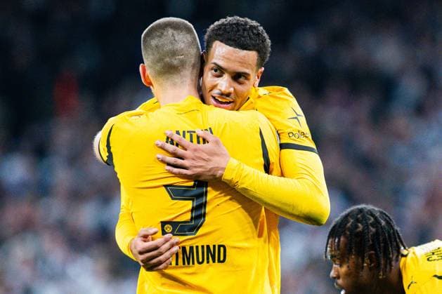 21 10 2025 Football, 2025 2026, Champions League, Matchday 3, FC Copenhagen Borussia Dortmund R Felix Nmecha Dortmund celebrates after his goal for 1 3 with L Waldemar Anton Dortmund