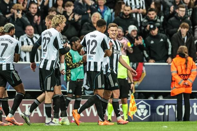 UEFA Champions League Matchday 3 of 8 Newcastle United v Benfica Harvey Barnes of Newcastle United celebrates his goal to make it 3-0 during the UEFA Champions League Matchday 3 of 8 Newcastle United vs Benfica at St. James s Park, Newcastle, United Kingdom, 21st October 2025 (Photo by Mark Cosgrove News Images) Newcastle St. James s Park Tyne and Wear United Kingdom Copyright: xMarkxCosgrove NewsxImagesx