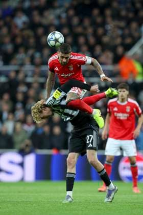 Newcastle United FC v SL Benfica - UEFA Champions League 2025 26 League Phase MD3 Nicolas Otamendi of SL Benfica Nick Woltemade of Newcastle United challenge during the UEFA Champions League 2025 26 League Phase MD3 match between Newcastle United FC and SL Benfica at St James Park on October 21, 2025 in Newcastle upon Tyne, England. Newcastle upon Tyne St. James Park England United Kingdom Copyright: xEdxSykes Sportsphoto APLx 14139329