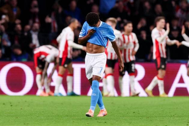 2025-10-21 PSV v SSC Napoli - UEFA Champions League 2025 26 League Phase MD3 EINDHOVEN, NETHERLANDS - OCTOBER 21: David Neres of SSC Napoli looks dejected after conceding his sides fourth goal during the UEFA Champions League 2025 26 League Phase MD3 match between PSV and SSC Napoli at Philips Stadion on October 21, 2025 in Eindhoven, Netherlands. Eindhoven Philips Stadion Netherlands Content not available for redistribution in The Netherlands directly or indirectly through any third parties. Copyright: xBenxGalx