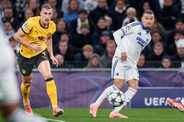 Champions League FC Copenhagen Borussia Dortmund FCK s Jordan Larsson and Borussia Dortmund s Nico Schlotterbeck during the Champions League match between FC Copenhagen and Borussia Dortmund at Parken in Copenhagen on Tuesday, October 21, 2025 Photo Liselotte Sabroe Ritzau Scanpix , Copenhagen Denmark  Copyright: Ritzau Scanpix LiselottexSabroex spdk20251021-220032-L
