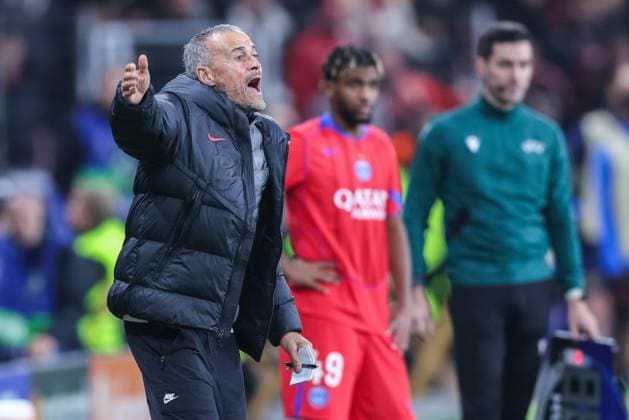 Soccer Champions League Matchday 3 Bayer 04 Leverkusen Paris St Germain on 21 10 2025 at the BayArena in Leverkusen Luis Enrique Coach Head Coach Paris xJRx