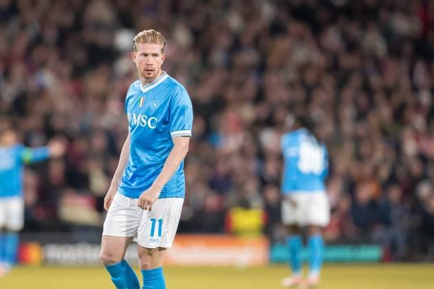 Kevin De Bruyne (SSC Neapel) looks on during the UEFA Champions League 2025 26 League Phase MD3 match between PSV Eindhoven and SSC Napoli at PSV Stadion on October 21, 2025 in Eindhoven, Netherlands. Kevin De Bruyne SSC Napoli looks on during the UEFA Champions League 2025 26 League Phase MD3 match between PSV Eindhoven and SSC Napoli at PSV Stadion on October 21, 2025 in Eindhoven, Netherlands