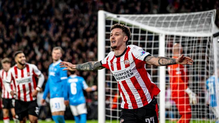 PSV Eindhoven forwarder Dennis Man celebrating the goal 3-1 during the match PSV Eindhoven vs SSC Napoli at the Philips stadium for the Champions League - League phase - Matchday 3 season 2025-2026 in EINDHOVEN, Netherlands on 21 oktober 2025, (photo by Stefan Koops EYE4images DeFodi Images) PSV Eindhoven forwarder Dennis Man celebrating the goal 3 1 during the match PSV Eindhoven vs SSC Napoli at the Philips stadium for the Champions League League phase Matchday 3 season 2025 2026 in EINDHOVEN, Netherlands on 21 oktober 2025, photo by Stefan Koops EYE4images DeFodi Images